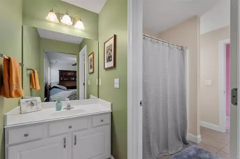 Bath - 703 Castle Tower Dr, Ballwin, MO 63021 photo 4 of 5