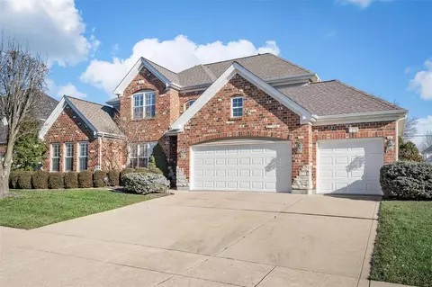 Exterior - 703 Castle Tower Dr, Ballwin, MO 63021 photo 3 of 5