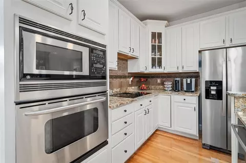 Kitchen - 703 Castle Tower Dr, Ballwin, MO 63021 photo 3 of 4