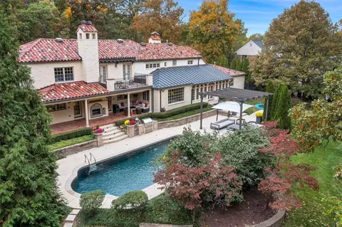 150 S Price Rd, Saint Louis, MO 63124