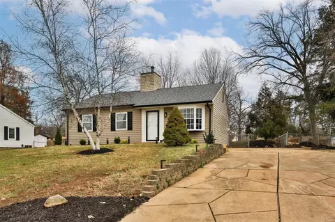 909 Crestland Dr, Ballwin, MO 63011 photo 3