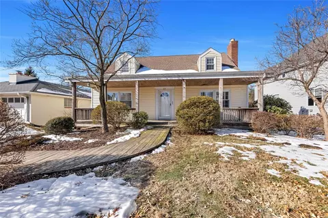 823 Deaver Ln, Saint Louis, MO 63141
