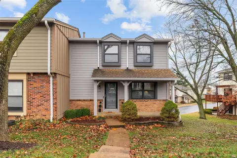 2419 Hiddencrest Ln, Ballwin, MO 63021
