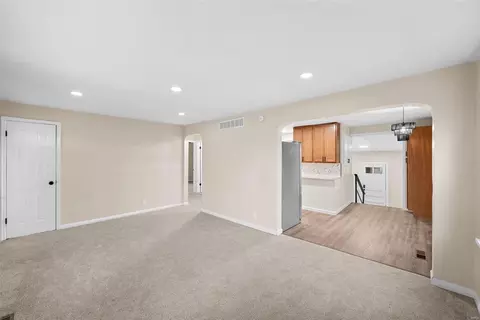 9711 Echo Ln, Overland, MO 63114 photo 6