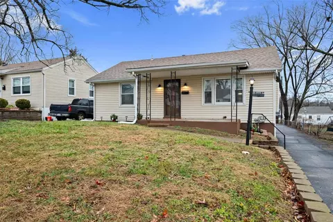 9711 Echo Ln, Overland, MO 63114