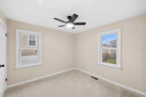 9711 Echo Ln, Overland, MO 63114 photo 16