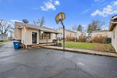 9711 Echo Ln, Overland, MO 63114 photo 35