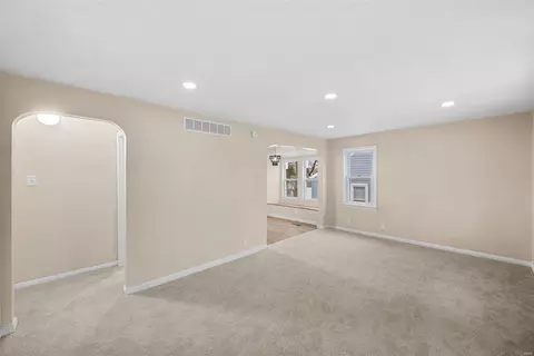 9711 Echo Ln, Overland, MO 63114 photo 4