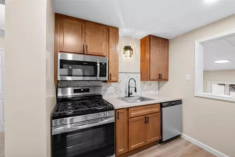 9711 Echo Ln, Overland, MO 63114 photo 11