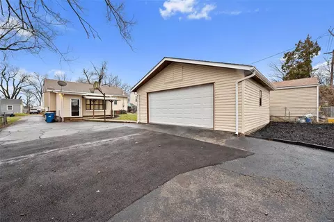 9711 Echo Ln, Overland, MO 63114 photo 34