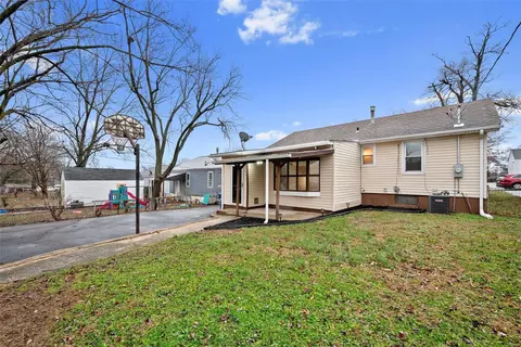 9711 Echo Ln, Overland, MO 63114 photo 33