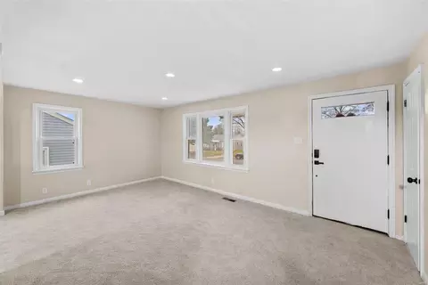 9711 Echo Ln, Overland, MO 63114 photo 3