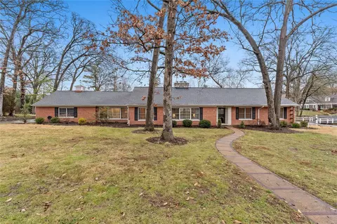 58 Frederick Ln, Glendale, MO 63122