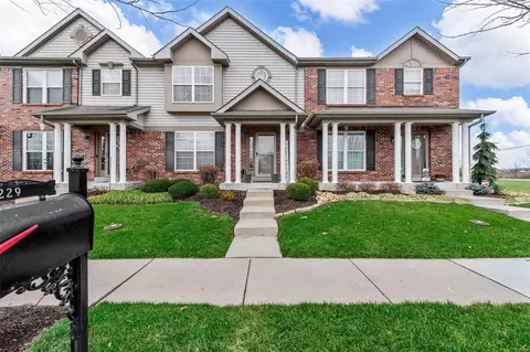 1229 Ridgeway Dr, Lake Saint Louis, MO 63367