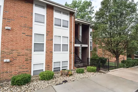 1934 Greenpoint Dr #304, Saint Louis, MO 63122