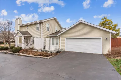 5751 Westminster Pl, Saint Louis, MO 63112