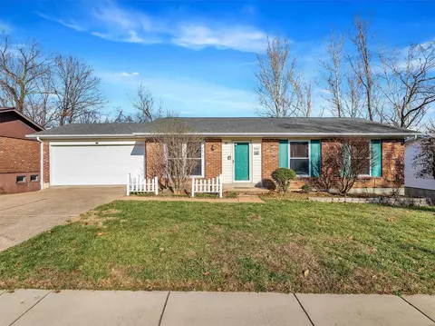 2867 Gettysburg Estates Dr, Saint Louis, MO 63129