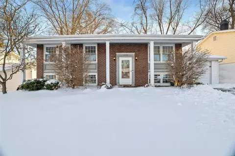 12452 Glenbush Dr, Maryland Heights, MO 63043