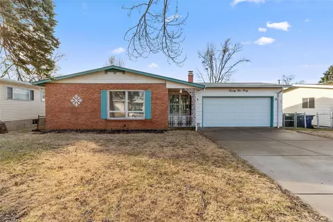 2540 Guildford Dr, Florissant, MO 63033