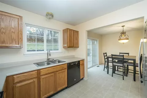 1205 Hunters Chase Dr, Eureka, MO 63025 photo 8