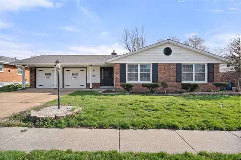 5159 Towne Centre Dr, Saint Louis, MO 63128