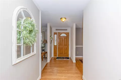 Entry Way - 1380 Justerini Dr, Ballwin, MO 63011 photo 1 of 3