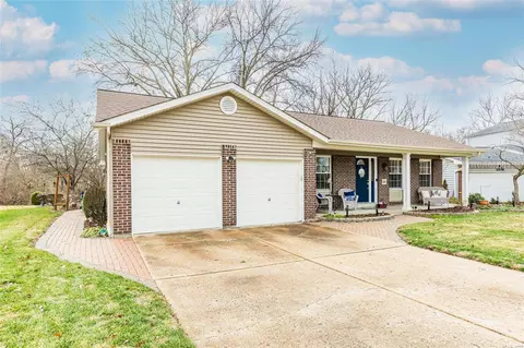 Exterior - 1380 Justerini Dr, Ballwin, MO 63011 photo 2 of 6