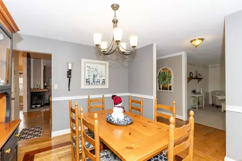 Dining - 1380 Justerini Dr, Ballwin, MO 63011 photo 2 of 3
