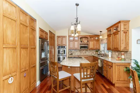 Kitchen - 1380 Justerini Dr, Ballwin, MO 63011 photo 2 of 3