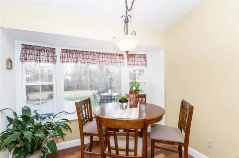 Dining - 1380 Justerini Dr, Ballwin, MO 63011 photo 3 of 3