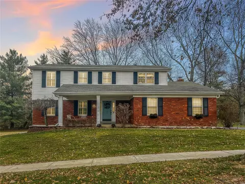 1584 Dexter Woods Dr, Chesterfield, MO 63017