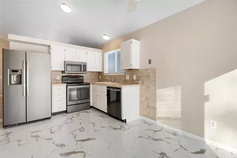 Kitchen - 26 Queensboro Dr, Saint Peters, MO 63376 photo 2 of 2