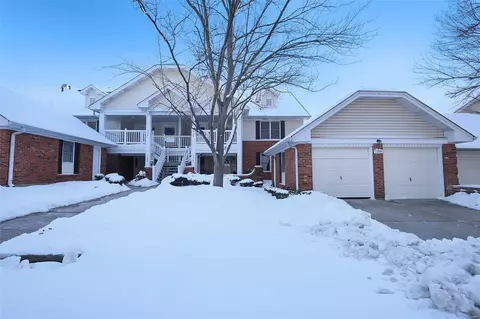 7358 Whitehall Colonial Ln, Saint Louis, MO 63119