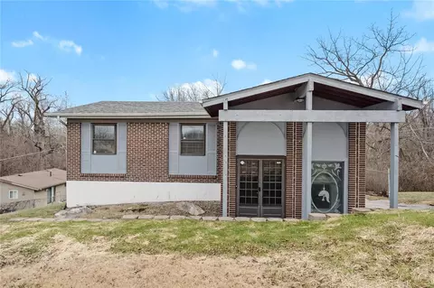5320 Hern Dr, Saint Louis, MO 63134