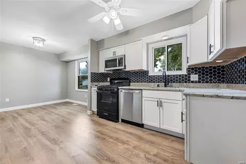 903 Clover Ln, O'fallon, MO 63366 photo 2