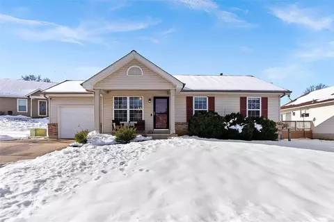 2905 Plum Leaf Cir, St Peters, MO 63303