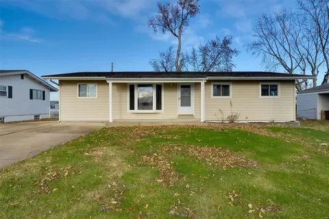 9511 Bobmar Dr, Saint Louis, MO 63123