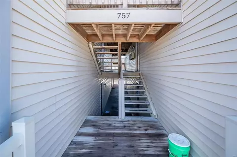 Exterior - 757 Ridgeside Dr #A, Ballwin, MO 63021 photo 2 of 9