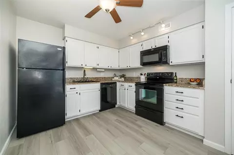 Kitchen - 757 Ridgeside Dr #A, Ballwin, MO 63021 photo 1 of 2