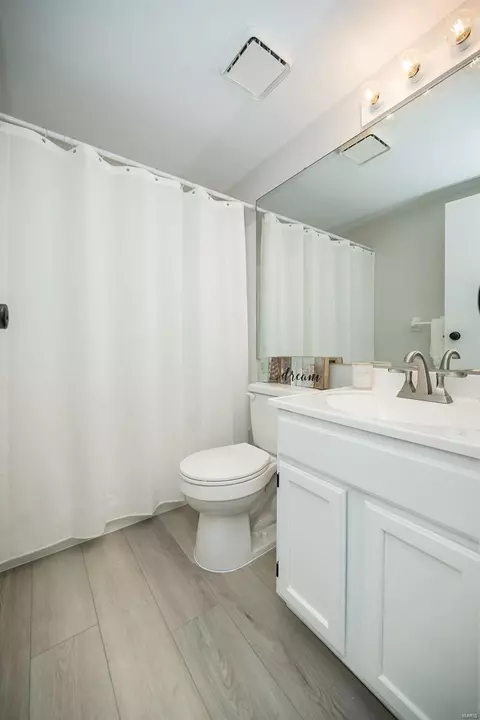 Bath - 757 Ridgeside Dr #A, Ballwin, MO 63021 photo 1 of 2