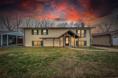 3073 Charmbrook Ln, Maryland Heights, MO 63043