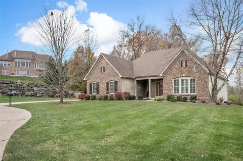9815 Grandview Lake Ct, Saint Louis, MO 63127