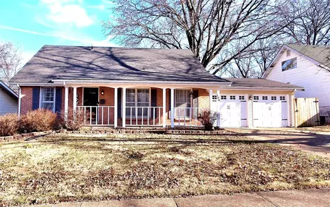 180 Birchlawn Dr, Florissant, MO 63033