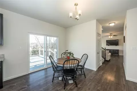 Entry Way - 304 Narrowleaf Ln, O'fallon, MO 63366 photo 3 of 7