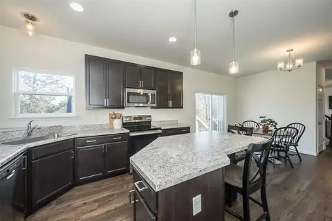 Kitchen - 304 Narrowleaf Ln, O'fallon, MO 63366 photo 3 of 5
