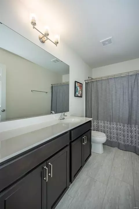 Bath - 304 Narrowleaf Ln, O'fallon, MO 63366 photo 4 of 6