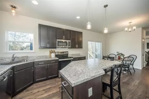 Kitchen - 304 Narrowleaf Ln, O'fallon, MO 63366 photo 5 of 5