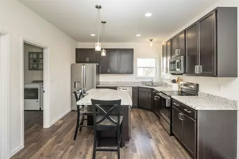 Kitchen - 304 Narrowleaf Ln, O'fallon, MO 63366 photo 2 of 5