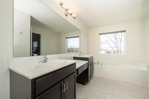 Bath - 304 Narrowleaf Ln, O'fallon, MO 63366 photo 3 of 6