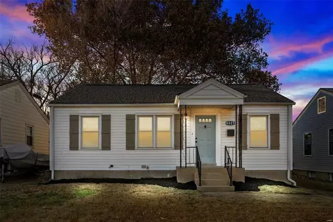 4025 St Barbara Ln, Saint Ann, MO 63074